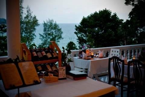 Karon Cliff Contemporary Boutique Bungalows Otel Restoran fotoğraf